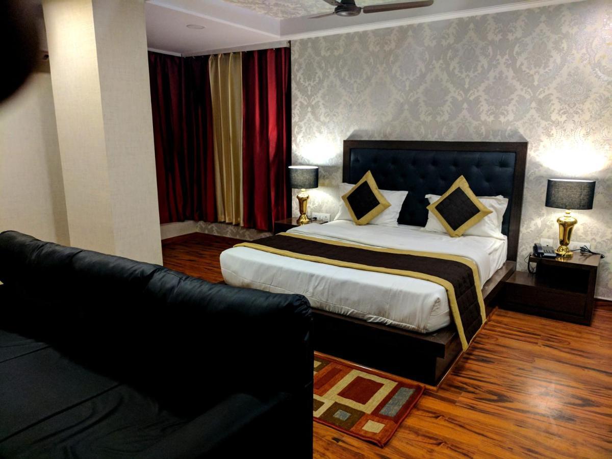 Hotel White Castle Noida Bagian luar foto